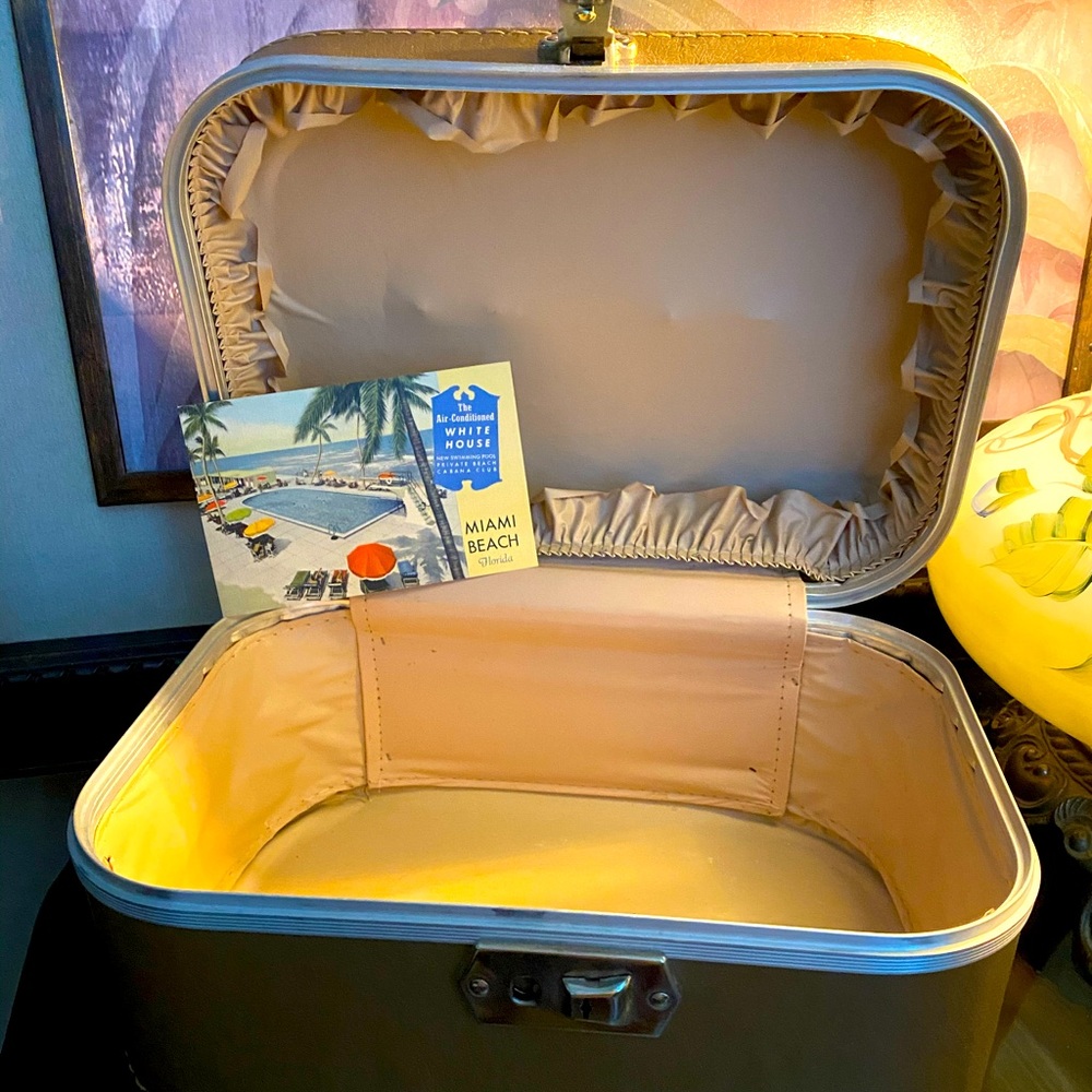 VINTAGE Train Case Hard Side Travel Bag